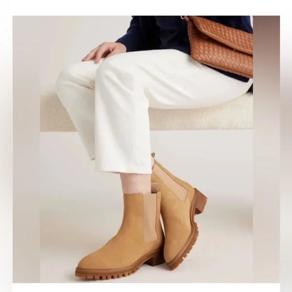 Quince Women's
Suede Chelsea Boot Size 8
Desert Tan Lug‎ Sole New - Picture 4 of 5